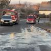 Das Löschwasser gefriert sofort auf der Straße.