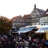 Am Nachmittag setzte dann der größte Besucheransturm beim Weihnachtmarkt in Burgkunstadt ein. Fotos: Dieter Radziej