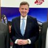 Die Vorsitzenden von Oberfranken Offensiv, Bezirkstagspräsident HenrySchramm (li.) und Regierungspräsident Florian Luderschmid (re.), zusammenmit dem wiedergewählten Beiratsvorsitzenden Dr. Oliver Bär.