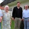 Hans und Regina Oelschlegel und die ersten Gratulaten zur Diamanthochzeit: Zweiter Bürgermeister Holger Then, Sohn Hans-Georg und Tochter Christina.