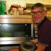 Backen ist seine Leidenschaft: Franz Besold am Backofen. Backen ist seine Leidenschaft: Franz Besold am Backofen.