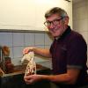 Alles handgemacht: Eine besondere Spezialität sind die Nikolausfiguren aus Schokolade, die Franz Besold im Herbst gießt. Alles handgemacht: Eine besondere Spezialität sind die Nikolausfiguren aus Schokolade, die Franz Besold im Herbst gießt.