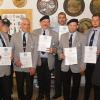 Die Geehrten mit Offiziellen: Helmut Fischer, Karl Heinz Jäger, Alfred Hartmann, Roland Leicht jun., Dieter Schneider, Michael Fock, Michael Gradl, Detlef Simniok, Marcel Holland, Roland Leicht sen. und Jochen Weber.