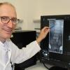 Kutzenberg   Die Klinik für Internistische Rheumatologie am Bezirksklinikum Obermain lädt am Samstag, 19. Oktober, 14 Uhr, zum Kutzenberger Gesundheitsforum in den Festsaal ein. Leitender Oberarzt Dr. Dirk Günthel beleuchtet das Thema „Was ist Rheuma und was kann ich als Betroffener tun?“ Nach dem Vortrag beantwortet der Referent Fragen. Der Eintritt ist frei. Die Diagnose „Rheuma“ trifft junge Menschen genauso wie alte. Deutlich über 100 Erkrankungen des rheumatischen Formenkreises gibt es. Sie beeinträchtigen den Bewegungsapparat und können Muskeln, Sehnen, Knochen und Gelenken zusetzen. Text/
