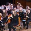 Das Schülerorchester bei seinem Auftritt mit Dirigent Michael Botlik. Das Schülerorchester bei seinem Auftritt mit Dirigent Michael Botlik.