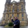 Pfarrvikar Phiipp Janek vor der prächtigen Basilika Vierzehnheiligen, dem Ziel unzähliger Wallfahrtsgruppen aus ganz Franken und sogar darüber hinaus Fotos: Mario Deller Pfarrvikar Phiipp Janek vor der prächtigen Basilika Vierzehnheiligen, dem Ziel unzähliger Wallfahrtsgruppen aus ganz Franken und sogar darüber hinaus Fotos: Mario Deller