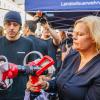 Nancy Faeser (SPD) bei dem zweiten Bevölkerungsschutztag von Bund und Ländern in Wiesbaden. Hier konnten sich Bürgerinnen und Bürger über gute Krisenvorsorge und Engagement im Ehrenamt informieren.