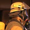Ein Feuerwehrmann unter schwerem Atemschutz.