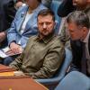 Nach Jahren der Zusammenarbeit könnte sich der ukrainische Präsident Wolodymyr Selenskyj (links) nun von Außenminister Dmytro Kuleba trennen. (Archivbild)