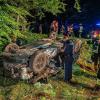 Bei einem heftigen Verkehrsunfall auf Staatsstraße 2204 zwischen Kümmersreuth und Wattendorf sind ein 17-Jähriger und sein 20-jährigen Beifahrer schwer verletzt worden.