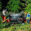 Feuerwehr und Rettungsdienst arbeiten Hand in Hand, um die Verletzten zu befreien und zu versorgen. Feuerwehr und Rettungsdienst arbeiten Hand in Hand, um die Verletzten zu befreien und zu versorgen.
