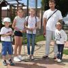 Burgkunstadt   Eine beliebte Freizeiteinrichtung ist das Minigolf-Center in Burgkunstadt.  Zum Minigolf hatte die Stadt Burgkunstadt jetzt beim Jugend-Sommer-Ferienprogramm eingeladen. Die Mädchen und Jungen freuten sich, mit dem Jugendbeauftragten Marco Hennemann mit Schlägern und Ball die Bahnen und Hindernisse auszuprobieren. Bei strahlendem Sonnenschein genossen sie auch das Spiel auf den Außenanlagen. Text/