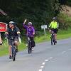 Mit dem Fahrrad den Berg hinab zur letzten Kirchenstation in Nedensdorf.