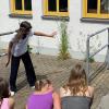 Durch die Rauschbrillen wird die Wirkung von Alkohol simuliert.