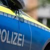 Eine Anzeige wegen fahrlässiger Körperverletzung erwartet einen Hundehalter, dessen Kleinhund am Samstagnachmittag eine 27-Jährige ins Bein "gezwickt" hatte.