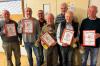 Ehrung verdienter Mitglieder beim SV Schönfeld (von links): Hermann Kordmann (50 Jahre), Ewald Kordmann (60 Jahre), 1. Vorsitzender Andreas Deckert (55 Jahre), Manfred Schneider (65 Jahre), die Ehrenvorsitzenden Josef Schmitt und Karl Bittermann (beide 50 Jahre) und Manfred Reinhardt (60 Jahre).  Auf dem Bild fehlen: Norbert Endres, Alfons Fleischmann, Gerhard Lurz und Stefan Schmitt (alle 60 Jahre).