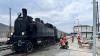Die Feuerwehr betankte am Samstag zweimal eine historische Dampflok im Bahnhof Gemünden.