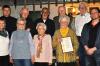 Der HVV Erlenbach hat ein neues Ehrenmitglied: Hanni Fischer engagiert sich seit 50 Jahren für den Verein. Vorsitzende Erika Diener und Stellvertreter Manuel Diener konnten noch weitere Mitglieder für ihre Treue ehren. Das Foto zeigt (vorne von links): Erika Diener, Ingrid Langner-Specht, Waltrud Werner, Hanni Fischer, Manuel Diener; (hinten von links): Bürgermeister Georg Neubauer, Ulrich Väth, Klaus Mundelsee, Wolfgang Gräder und Paul Diener.