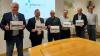 Die Bürgermeister der MainLand Allianz – (von links) Hermann Queck (Buchbrunn), Matthias Bielek (Dettelbach), Horst Reuther (Albertshofen), Karl-Dieter Fuchs (Mainstockheim) und Roland Hoh (Biebelried) – mit Maximilian Geisberger vom TCG bei der Übergabe der Digitalisierungsstrategie der ILE MainLand Allianz.