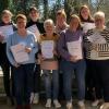 Friederike Bähr (Leitung der Beratungs- und Kontaktstelle "RuDiMachts", links) und Mitarbeiterin Jennifer Ferstl (Sechste von links) sind stolz auf die Absolventinnen: (weiter, von links) Rosemarie Kmitta, Christiane Sulm, Ingrid Stamm, Siglinde Ludwig, Barbara Autenried-Roth, Christiane Römisch, Barbara Servatius, Sieglinde Weidner und Claudia Hock.
