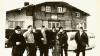 Gern in der winterlichen Rhön: Julius Kardinal Döpfner (Mitte) 1969 mit seinen beiden Brüdern, Neffen und dem Leiter des Münnerstädter Gymnasiums, Robert Hornung (links), vor der Kissinger Hütte.