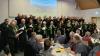 Der Chor vom Musik- und Gesangverein Erlenbach und die Chorgemeinschaft Glasofen-Marienbrunn beim Abschlusslied "Ruhe" von Joshua Bredemeier.