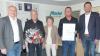 Seit 50 Jahren gibt es Madei Elektro in Grettstadt. Zum Jubiläum gratulierte (von links) Rainer Walter-Helk als Obermeister der Elektroinnung Schweinfurt dem Firmengründer Lothar Madei mit Ehefrau Doris und Sohn Matthias Madei, ganz rechts Bürgermeister Jens Machnow.