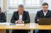 Ein ehemaliger leitender Mitarbeiter des Rhön-Klinikum Campus soll Auszubildende vergewaltigt und sexuell belästigt haben. An  seiner Seite am Amtsgericht Bad Neustadt die Anwälte  Verteidiger Marijon Kayßer und Simon Becker.