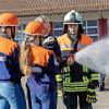 Beim Girls’ Day der Freiwilligen Feuerwehr Bad Brückenau haben die Mädchen erste Löschübungen gemacht.