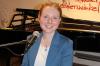 Vielversprechender Auftakt der "Offenen Bühne" im Kloster Wechterswinkel: Maria Hesselbach aus Windshausen faszinierte mit ihrer Musik und ihrem Gesang das Publikum.
