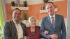 Auch Bürgermeister Martin Horn (links) und stellvertretender Landrat Michael Ziegler überbrachten Barbara Schraub zu ihrem 90. Geburtstag die herzlichsten Glückwünsche.