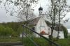 In Haupeltshofen direkt an der B16 steht eine der bedeutensten barocken Kirchen des Landkreises.