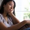 Hormonelles Ungleichgewicht: Wie Serotonin, Östrogen und Progesteron die Psyche beeinflussen und Depressionen verursachen können.