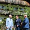 Sie arbeiten daran, das Lorch-Haus in Füssen wieder mit neuem Leben zu erfüllen (von links): der Landtagsabgeordnete Bernhard Pohl, Bürgermeister Maximilian Eichstetter und Richard Hartmann vom Allgäuer Heimatwerk.