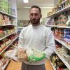 Majde Abed hat in Bad Kissingen einen arabischen Lebensmittelbazar eröffnet. Dazu gehört eine Halal-Metzgerei, die die einzige in der Umgebung ist.