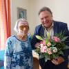Oberbürgermeister Stefan Bosse gratulierte Dr. Brigitte Krieger zu ihrem 101. Geburtstag