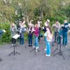 Die Musikerinnen und Musiker mit ihrem Dirigenten Armin Schuler.
