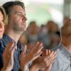 Zahlreiche Besucherinnen und Besucher sind am Mittwoch, 30. April 2025, der Einladung zum Richtfest im Theater in Schweinfurt gefolgt. Das Theater in Schweinfurt wird derzeit saniert, die Wiedereröffnung des Haupthauses ist für Oktober 2027 geplant. 