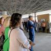 Zahlreiche Besucherinnen und Besucher sind am Mittwoch, 30. April 2025, der Einladung zum Richtfest im Theater in Schweinfurt gefolgt. Das Theater in Schweinfurt wird derzeit saniert, die Wiedereröffnung des Haupthauses ist für Oktober 2027 geplant. 