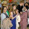Zahlreiche Besucherinnen und Besucher sind am Mittwoch, 30. April 2025, der Einladung zum Richtfest im Theater in Schweinfurt gefolgt. Das Theater in Schweinfurt wird derzeit saniert, die Wiedereröffnung des Haupthauses ist für Oktober 2027 geplant. 
