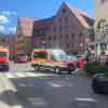 Wegen zwei zeitgleicher medizinischer Notfälle muss der Rettungsdienst am Freitagmittag in die Bahnhofstraße ausrücken.