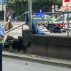 Am Unfallort lag auch ein zusammengeklappter Kinderwagen. Am Unfallort lag auch ein zusammengeklappter Kinderwagen.