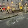 Ermittler sichern Spuren am Ort des Unglücks - direkt an einer Stadtbahn-Haltestelle. Ermittler sichern Spuren am Ort des Unglücks - direkt an einer Stadtbahn-Haltestelle.