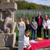 Auf dem Bild (von links): Ministrant Kilian Laborde, oben: Maria Schenker, Sofia Laborde, Leon Baumann, Gemeindereferentin Claudia Rosskopf und Gottesdienstbeauftragte Annette Fröhlich.