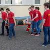 Tragen eines Patienten mit dem Spineboard.