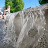 Pritscheln ist an den Kemptener Brunnen erlaubt, Reinspringen oder Baden verboten. Die Grünanlagensatzung der Stadt löste viele Diskussionen aus. 