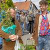 Die Pflanzen- und Gartenbörse in Rügheim zieht jedes Jahr Tausende  Besucher an. Am Sonntag, den 4. Mai 2025 informierten sich wieder zahlreiche Pflanzenfreunde über Blumen, Pflanzen und neue Trends. Natürlich wurde die Möglichkeit zum Kauf seltener, schöner oder neuer Pflanzen genutzt.