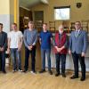 Die neuen Feldgeschworenen (von links): Landrätin Sabine Sitter, Henry Weis und Julian Blum (Mittelsinn), Thomas Ils und Louis Köhler (Seifriedsburg), Richard Sauterleute (Gemünden), Bürgermeister Dirk Schiefer, Kreisobmann Christian Fischer. Die neuen Feldgeschworenen (von links): Landrätin Sabine Sitter, Henry Weis und Julian Blum (Mittelsinn), Thomas Ils und Louis Köhler (Seifriedsburg), Richard Sauterleute (Gemünden), Bürgermeister Dirk Schiefer, Kreisobmann Christian Fischer.