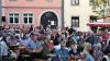 Feststimmung herrschte bei der Maibaum-Aufstellung auf dem Burgkunstadter Marktplatz.  Der Musikverein erfreute mit stimmungsvollen Weisen Fotos: Dieter Radziej