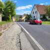 Die Kostenbeteiligung am Ausbau der Kirchbergstraße in Niederlauer steht ab 2026 in der Finanzplanung der Gemeinde Niederlauer.